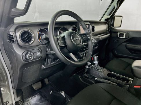 Used 2023 Jeep Gladiator Sport AWD/4WD image 9