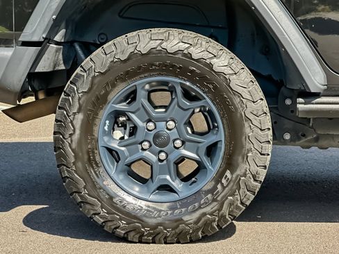 Used 2023 Jeep Wrangler Unlimited Rubicon 4xe AWD/4WD image 38