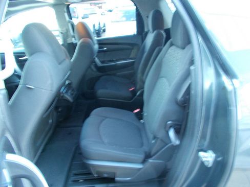 Used 2011 GMC Acadia SLE image 17