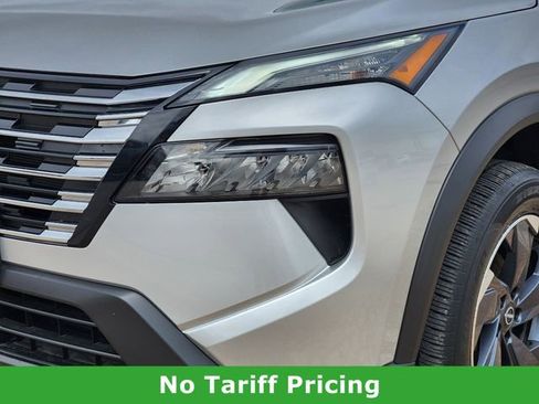 Used 2024 Nissan Rogue SV FWD image 6