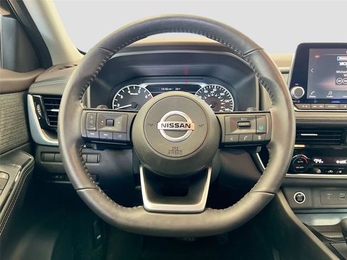 Used 2021 Nissan Rogue SV image 20