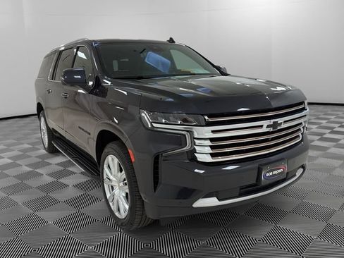 Used 2023 Chevrolet Suburban High Country w/ Advanced Technology Package AWD/4WD image 7