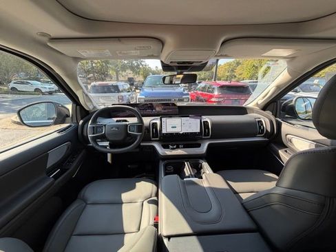 New 2025 Ford Expedition Max Active image 9