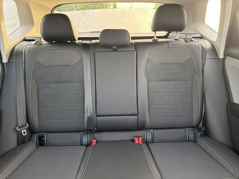 Used 2023 Volkswagen Taos SE AWD/4WD image 28