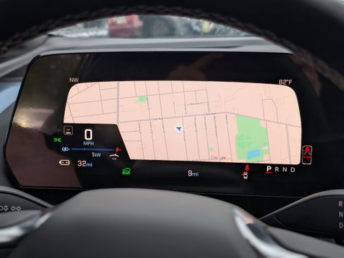 New 2025 Chevrolet Equinox EV LT image 16