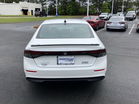 Used 2025 Honda Accord Sport image 9