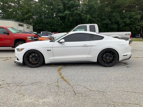 Used 2015 Ford Mustang GT RWD image 5