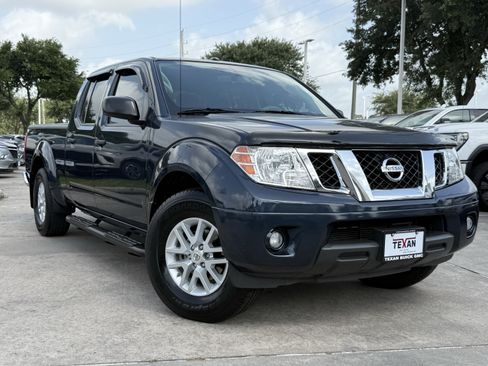 Used 2018 Nissan Frontier SV RWD image 2