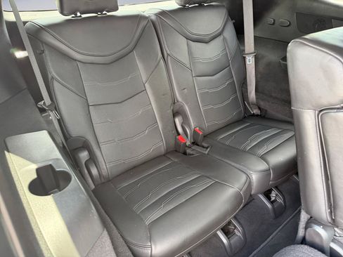 Used 2023 Cadillac XT6 Premium Luxury w/ Platinum Package AWD/4WD image 18