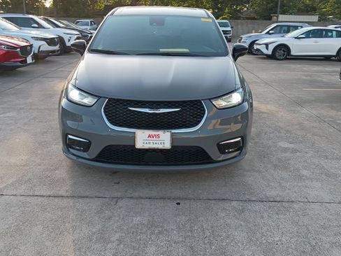 Used 2025 Chrysler Pacifica Select FWD image 5