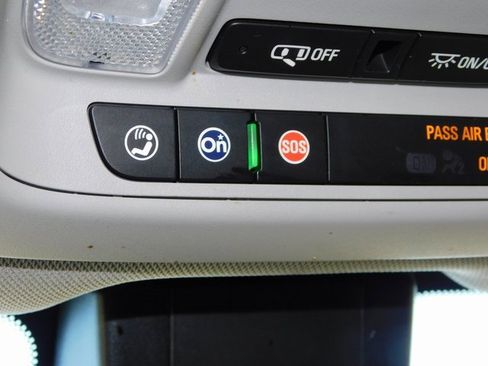 Used 2022 Chevrolet Equinox LT w/ Driver Convenience Package image 38