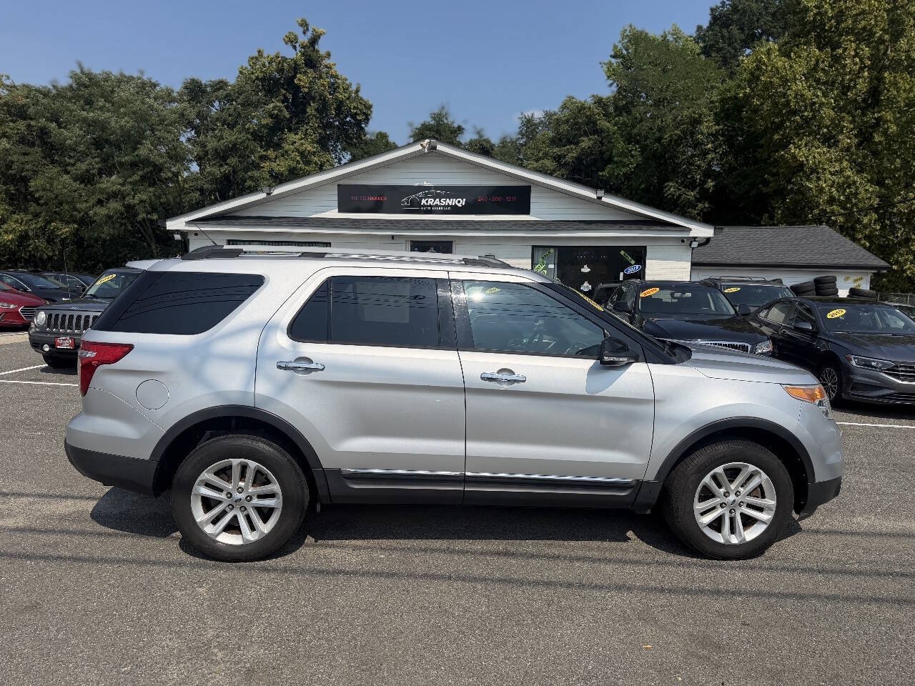 Used 2014 Ford Explorer XLT w/ Equipment Group 201A AWD/4WD image 8