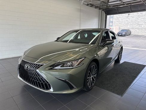 New 2025 Lexus ES 350 w/ Premium Package image 2