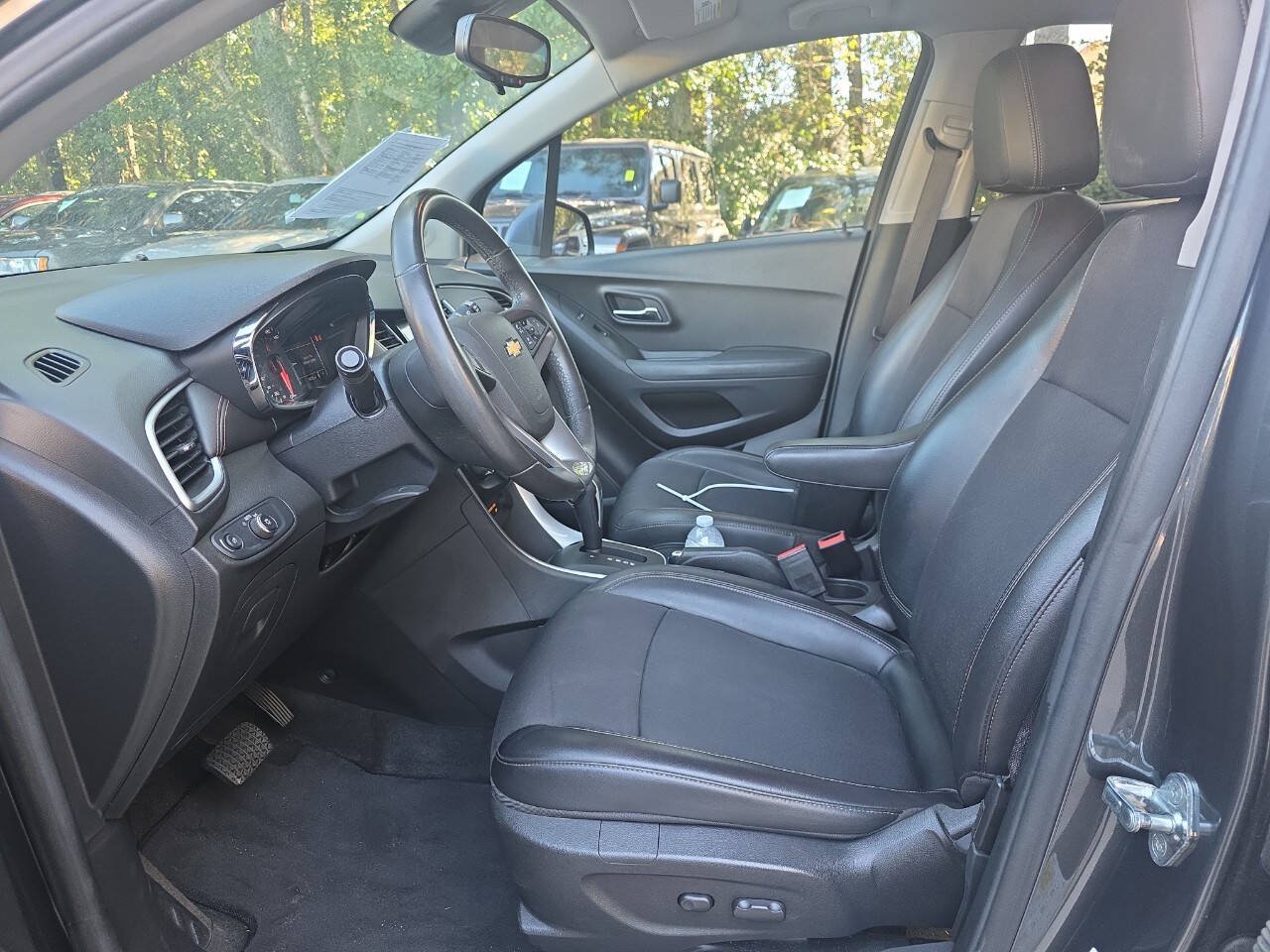 Used 2017 Chevrolet Trax LT w/ LT Convenience Package FWD image 6