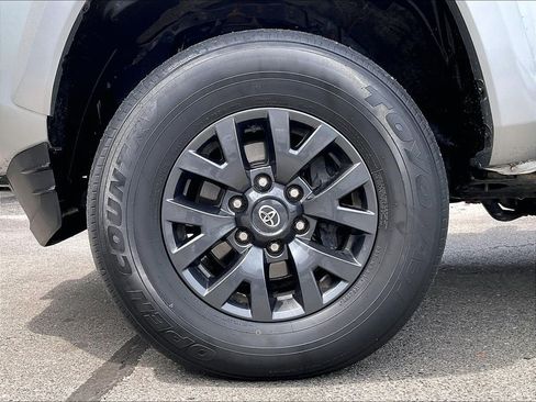 Used 2023 Toyota Tacoma SR5 AWD/4WD image 7