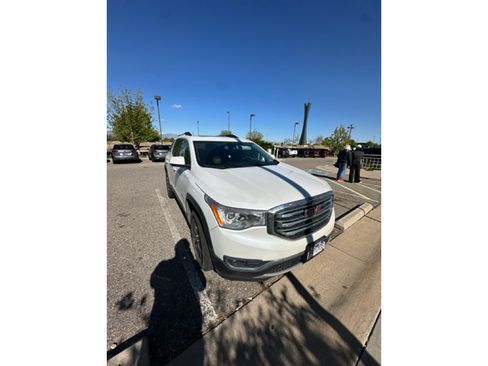 Used 2017 GMC Acadia SLT AWD/4WD image 4