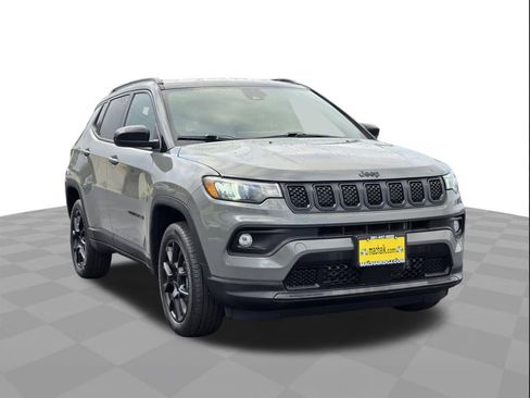 Used 2023 Jeep Compass Altitude image 3