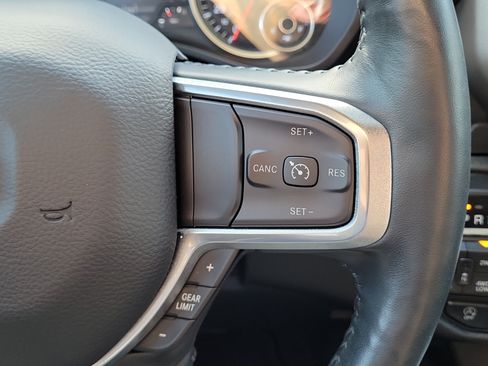 Used 2019 RAM 1500 Laramie AWD/4WD image 27