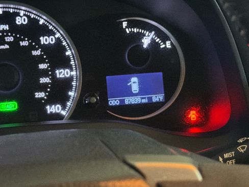 Used 2015 Lexus CT 200h w/ Seat Comfort Package FWD image 27