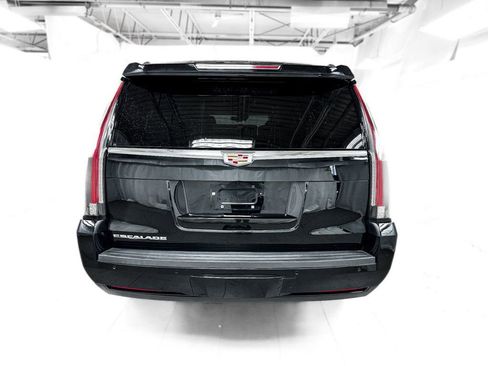 Used 2016 Cadillac Escalade ESV Premium AWD/4WD image 5