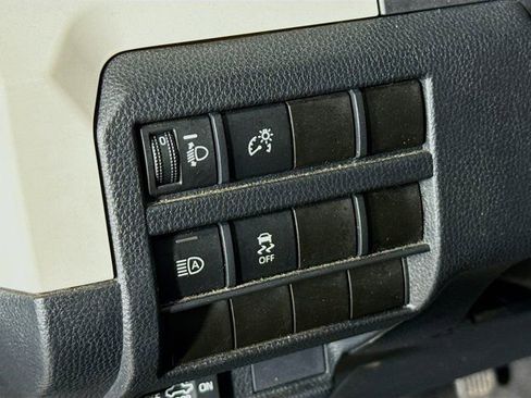Used 2024 Toyota Tacoma TRD Off-Road AWD/4WD image 11