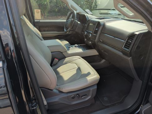 Used 2019 Ford Expedition Limited w/ Equipment Group 301A AWD/4WD image 12