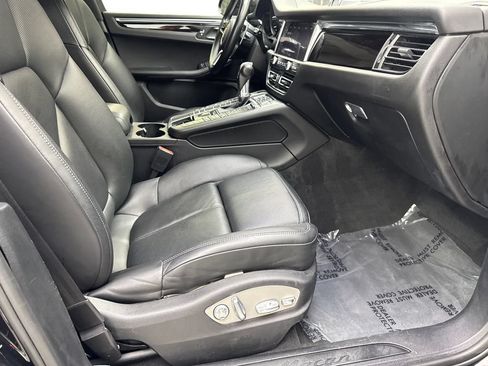 Used 2019 Porsche Macan AWD/4WD image 43