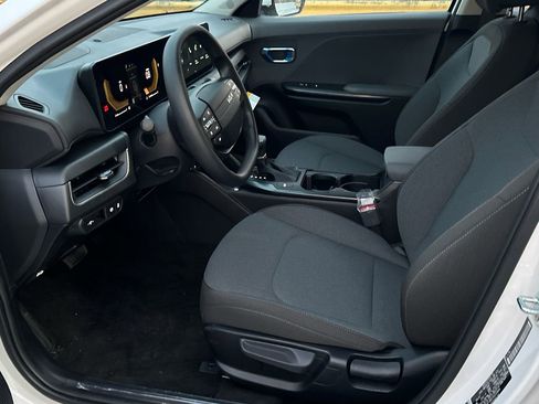New 2025 Kia K4 LXS image 18