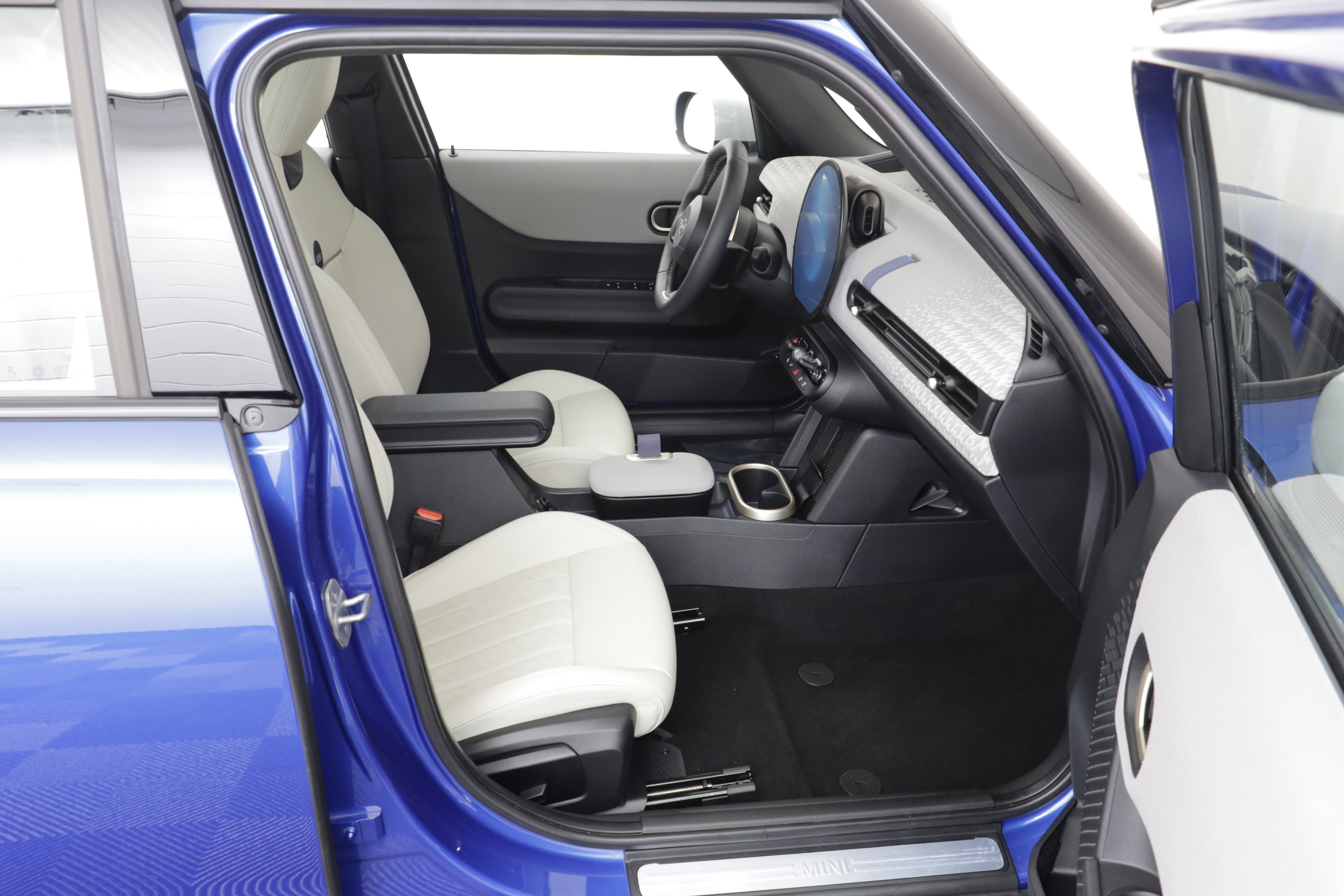 Certified 2025 MINI Cooper S FWD image 19