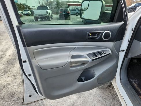 Used 2012 Toyota Tacoma PreRunner image 16