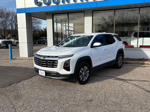 Used 2025 Chevrolet Equinox LT image 1