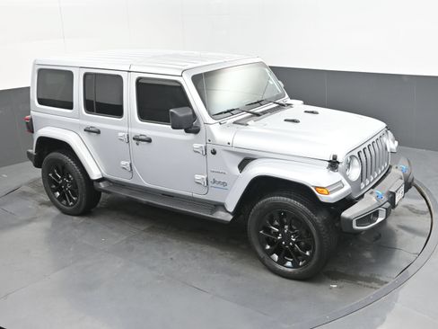Used 2023 Jeep Wrangler Unlimited Sahara w/ Cold Weather Group AWD/4WD image 31