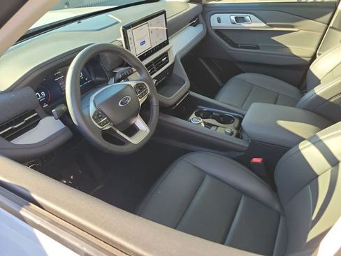 Used 2025 Ford Explorer Active w/ Active Comfort Package image 3
