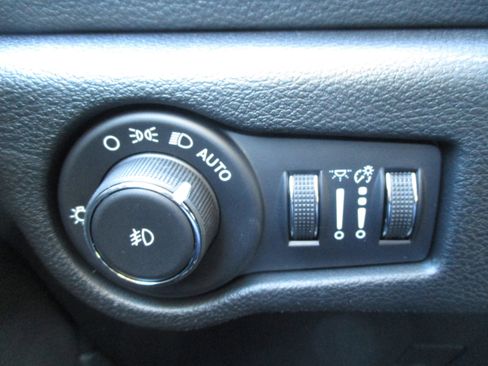 New 2026 Chrysler Pacifica Select w/ S Appearance Package FWD image 30