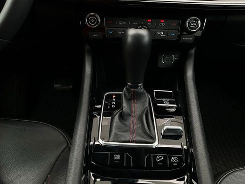 Used 2025 Jeep Compass Trailhawk w/ Trailer Tow Group image 24