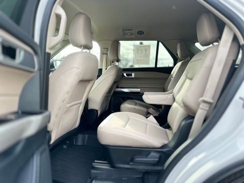 Used 2023 Ford Explorer XLT w/ Equipment Group 202A image 18