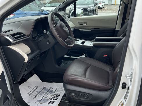 Certified 2023 Toyota Sienna Platinum AWD/4WD image 13