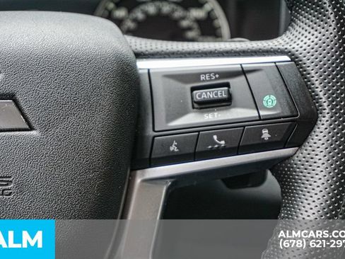 Used 2025 Mitsubishi Outlander SE FWD image 32