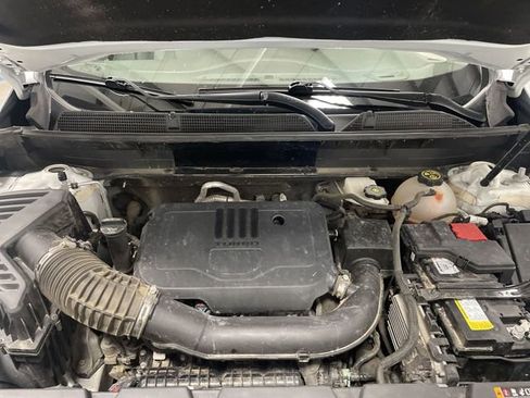 Used 2023 GMC Acadia SLE image 41