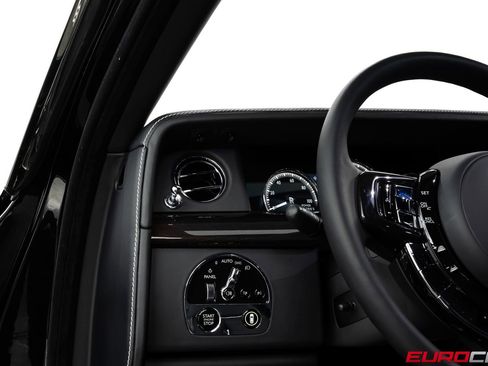 Used 2024 Rolls-Royce Phantom Sedan w/ The Phantom Package RWD image 28