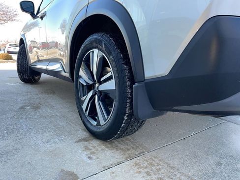 Used 2021 Nissan Rogue SL w/ Premium Package image 17