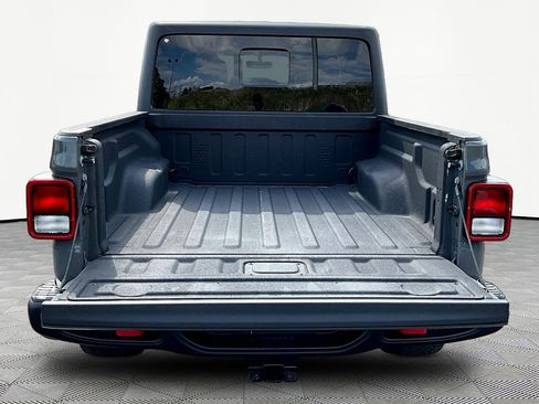 Used 2023 Jeep Gladiator Rubicon w/ Cold Weather Group AWD/4WD image 7