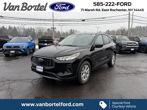 Used 2025 Ford Escape Active w/ Cold Weather Package AWD/4WD image 1