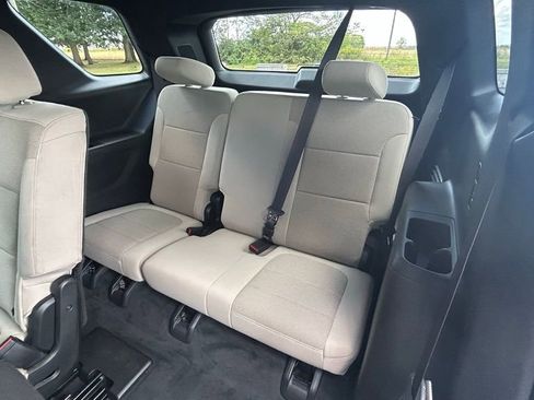Used 2022 Chevrolet Traverse LS image 20
