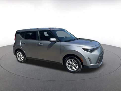 Used 2023 Kia Soul LX w/ Option Group 015 image 2