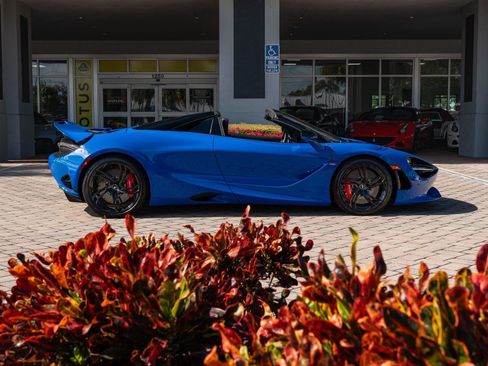 Used 2024 McLaren 750S Spider image 25