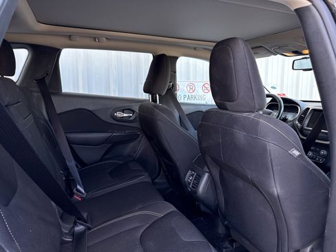 Used 2016 Jeep Cherokee Latitude w/ Comfort/Convenience Group image 31
