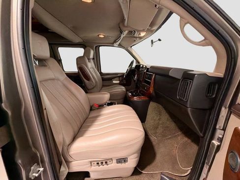 Used 2014 Chevrolet Express 1500 image 27