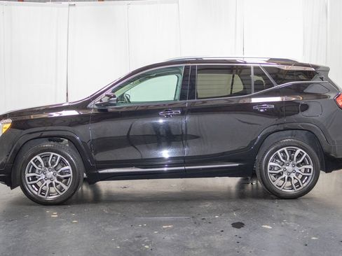 Used 2024 GMC Terrain Denali w/ Denali Premium Package AWD/4WD image 15
