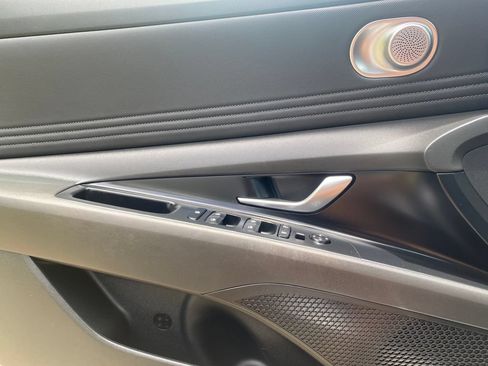 Certified 2024 Hyundai Elantra Limited FWD image 31